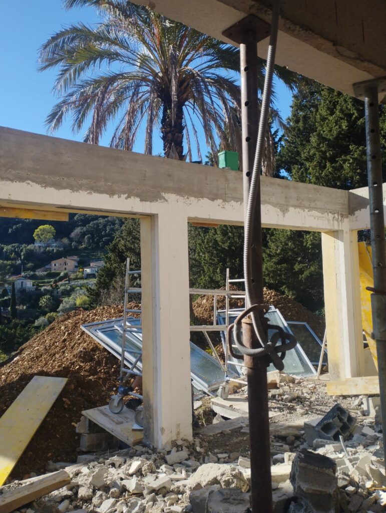 Création de terrasse avec plancher collaborant à Vallauris - Ouverture et Démolition de Murs Porteurs Création de terrasse avec plancher collaborant à Vallauris - Extension terrasse