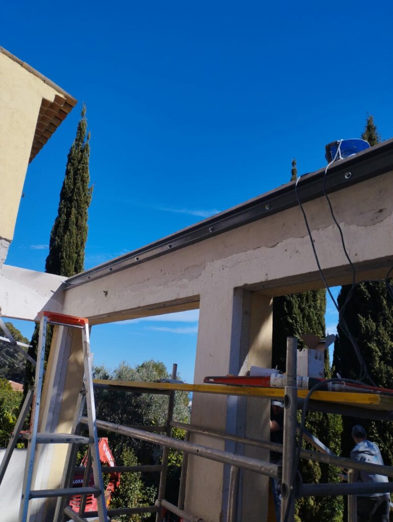 Création de terrasse avec plancher collaborant à Vallauris - Ouverture et Démolition de Murs Porteurs Création de terrasse avec plancher collaborant à Vallauris - Extension terrasse