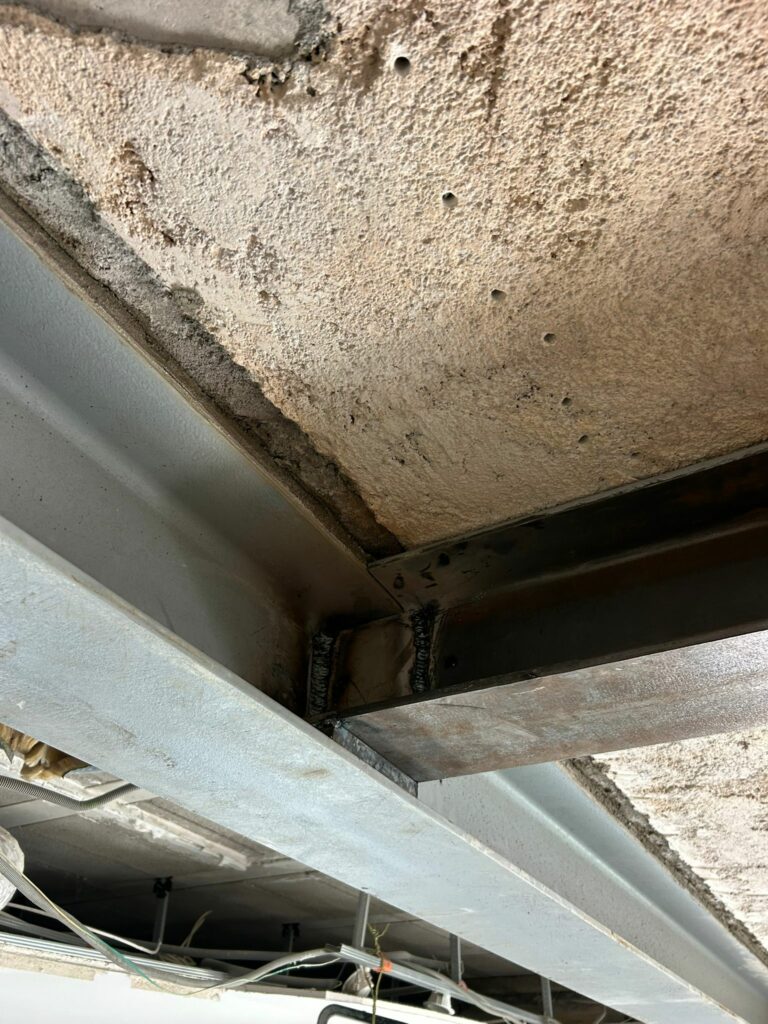 Agrandissement d’un mur porteur à Antibes. Renforcement par structure métallique. - Ouverture et Démolition de Murs Porteurs Agrandissement d’un mur porteur à Antibes. Renforcement par structure métallique. - Démolition des Murs porteurs