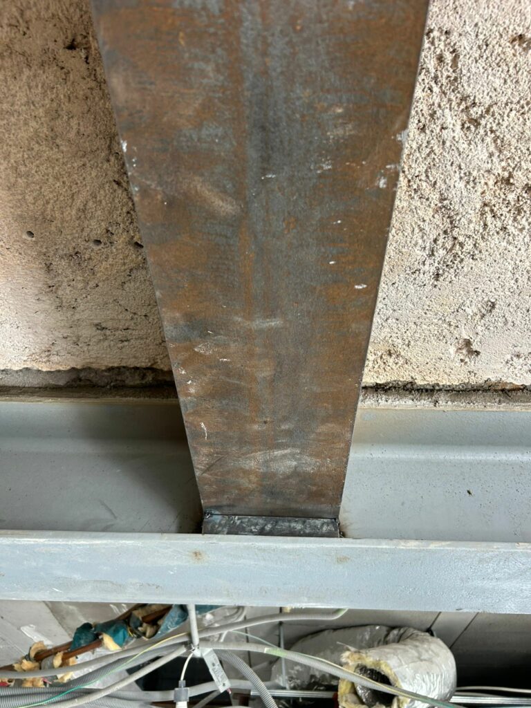 Agrandissement d’un mur porteur à Antibes. Renforcement par structure métallique. - Ouverture et Démolition de Murs Porteurs Agrandissement d’un mur porteur à Antibes. Renforcement par structure métallique. - Démolition des Murs porteurs