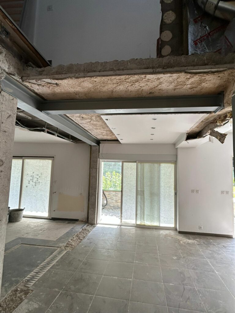 Agrandissement d’un mur porteur à Antibes. Renforcement par structure métallique. - Ouverture et Démolition de Murs Porteurs Agrandissement d’un mur porteur à Antibes. Renforcement par structure métallique. - Démolition des Murs porteurs