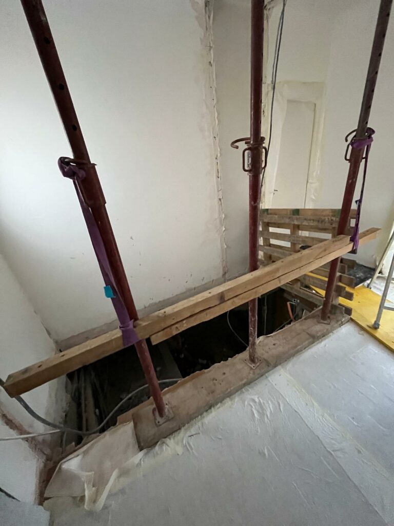 Création d’une trémie d’escalier avec renforcement structurel à Mandelieu-la-Napoule - Murs porteurs