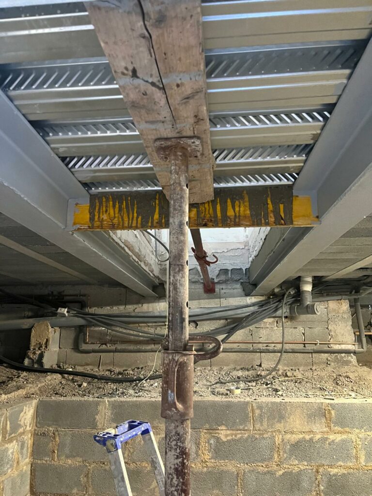 Création d’une trémie d’escalier avec renforcement structurel à Mandelieu-la-Napoule - Murs porteurs