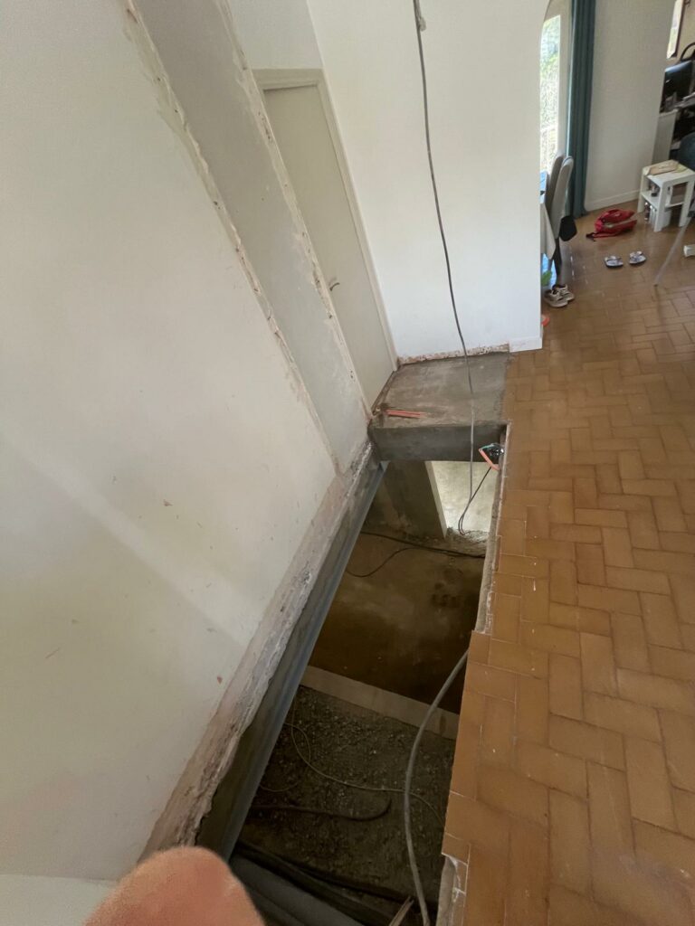 Création d’une trémie d’escalier avec renforcement structurel à Mandelieu-la-Napoule - Murs porteurs