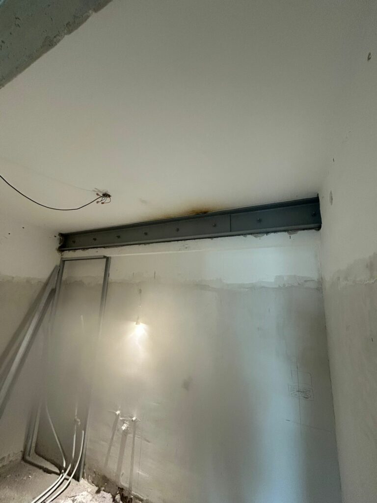 Reprise en urgence d’une poutre en béton armé accidentellement sectionnée à Grasse (06130) - Renforcement des poutres