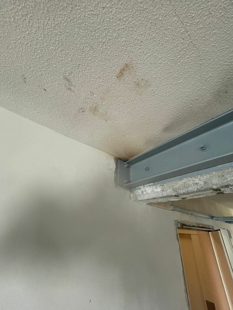 Reprise en urgence d’une poutre en béton armé accidentellement sectionnée à Grasse (06130) - Renforcement des poutres