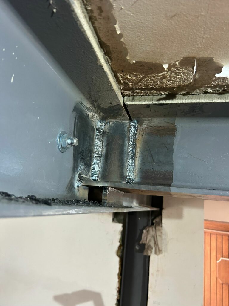 Agrandissement d’ouvertures dans murs porteurs avec renforcement par structure métallique à Tourrettes-sur-Loup - Ouverture et Démolition de Murs Porteurs Agrandissement d’ouvertures dans murs porteurs avec renforcement par structure métallique à Tourrettes-sur-Loup - Agrandissement d'une baie