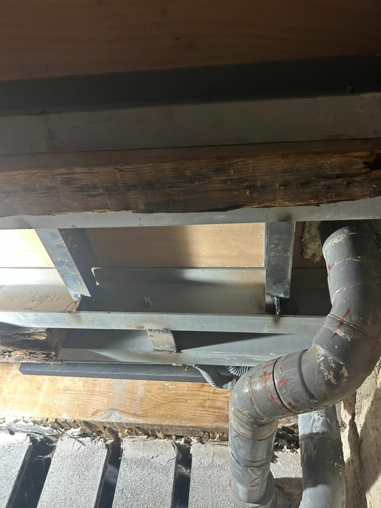 Confortement de plancher bois par structure métallique à Grasse - Ouverture et Démolition de Murs Porteurs Confortement de plancher bois par structure métallique à Grasse - Renforcement des poutres