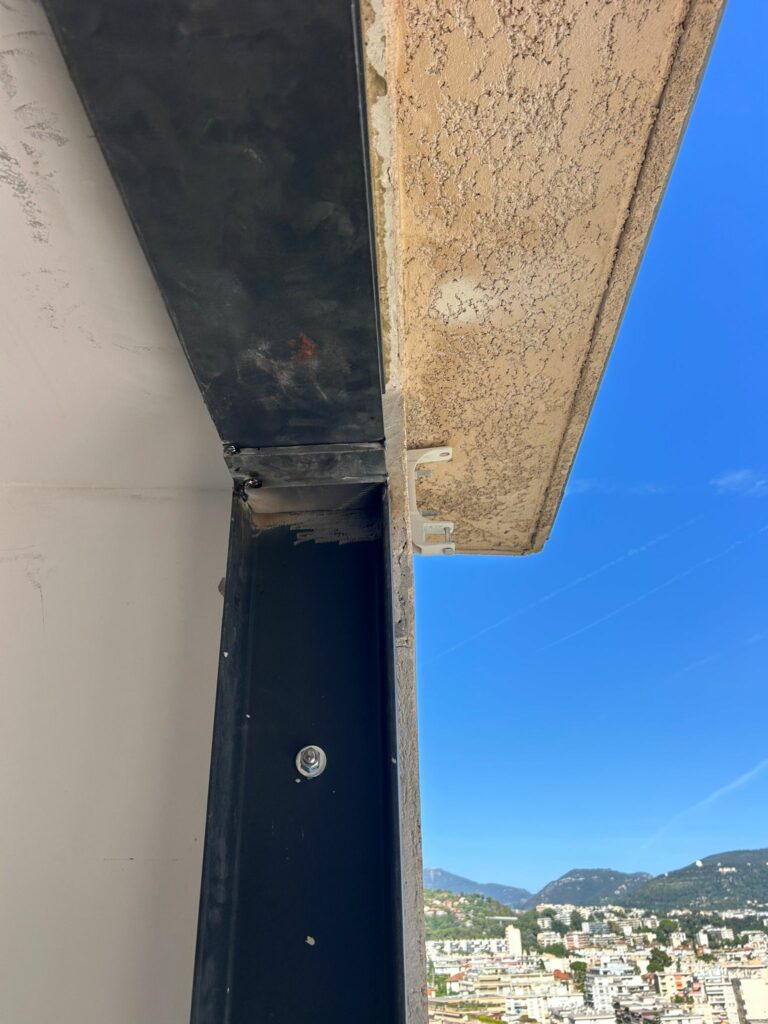 Agrandissement d’une ouverture en façade avec renforcement par structure métallique à Nice - Agrandissement d'une baie