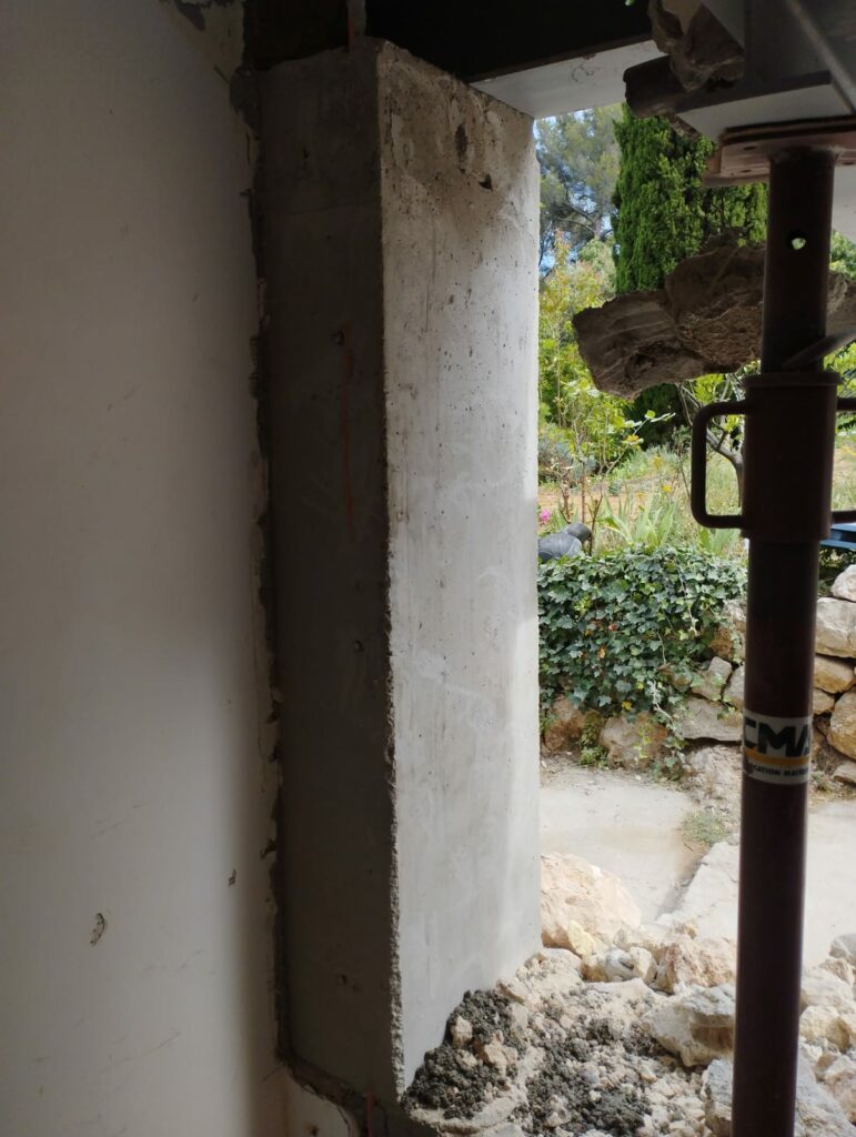 Création d’une fenêtre dans un mur porteur en pierre à Mougins - Murs porteurs