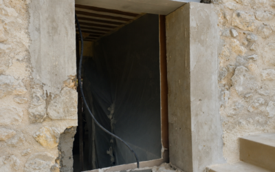 Création d’une fenêtre dans un mur porteur en pierre à Mougins